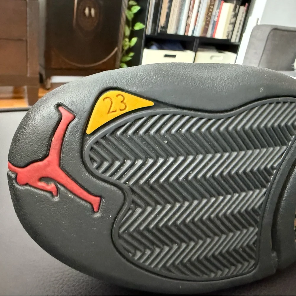 2013 Air Jordan 12 Retro “Taxi” White and Black Classic Sneakers - Picture 8 of 9